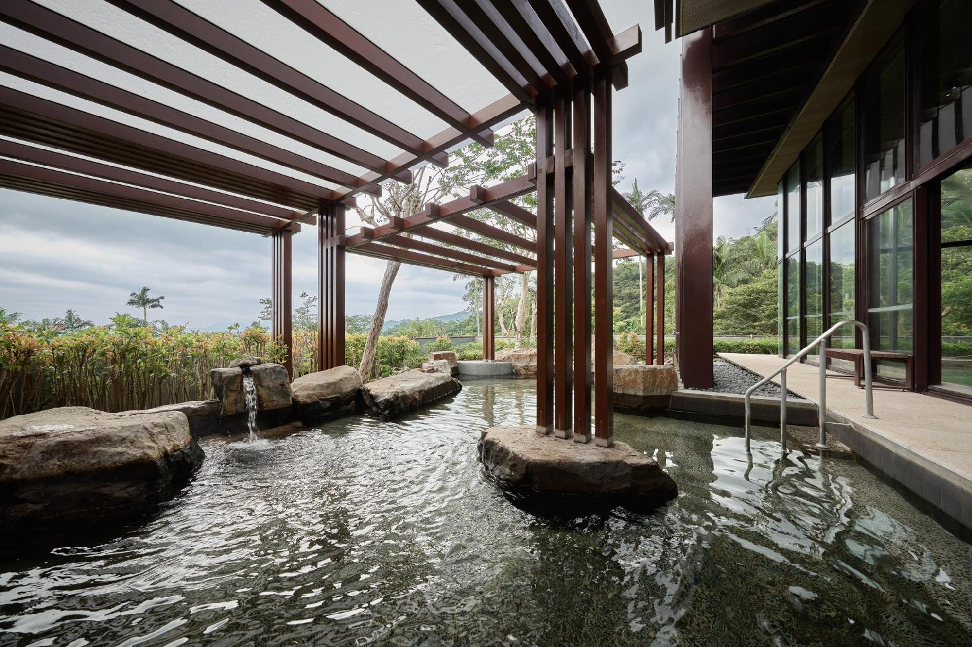 Hotel Royal Chiao Hsi Jiaoxi Exterior foto A modern onsen in Japan