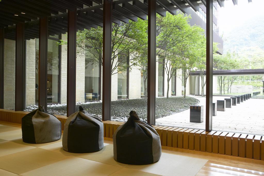 Hotel Royal Chiao Hsi Jiaoxi Exterior foto The interior of the library