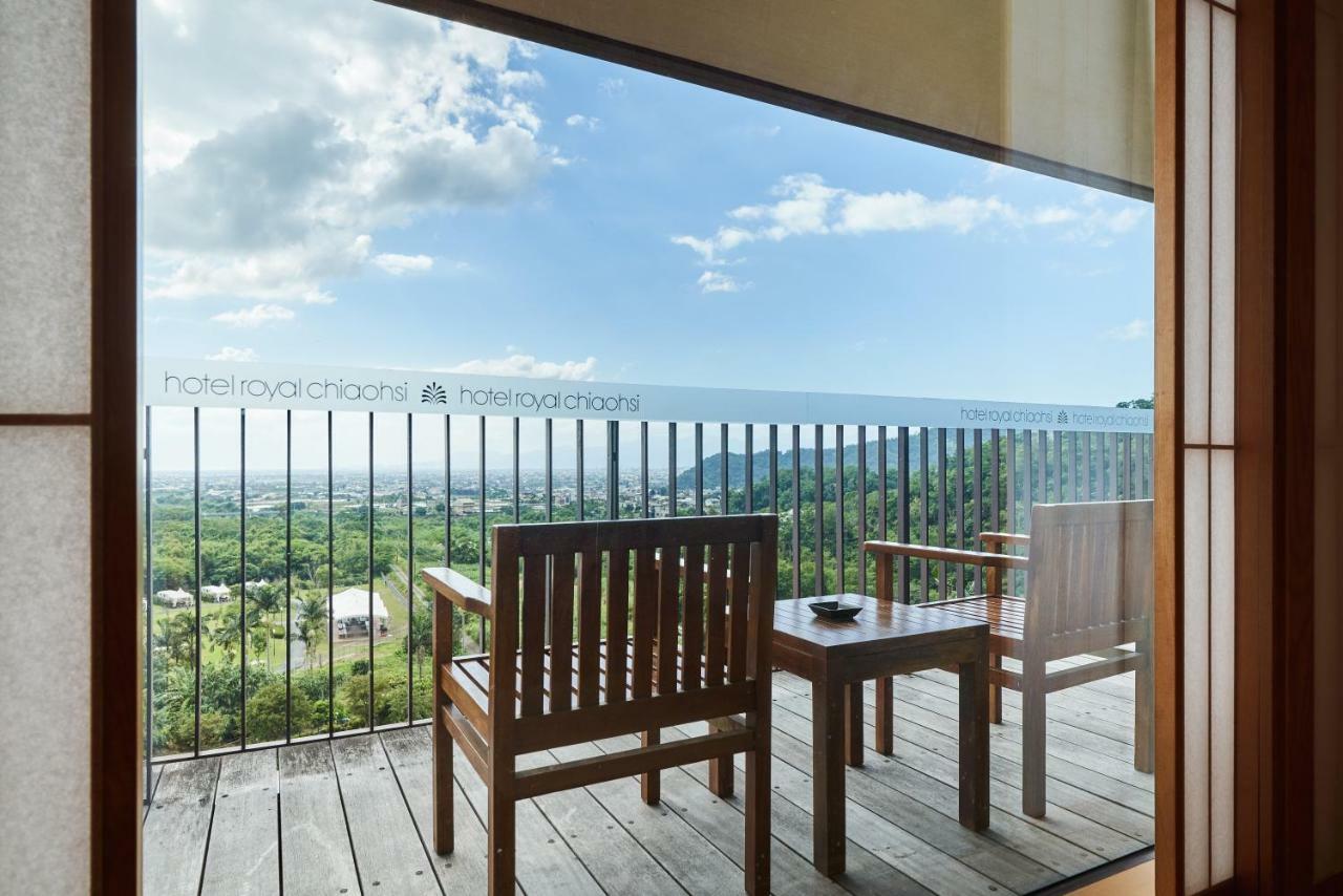 Hotel Royal Chiao Hsi Jiaoxi Exterior foto Balcony of a hotel room
